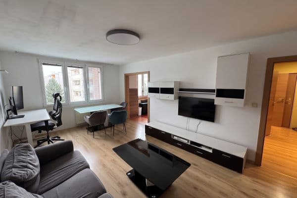 Prenájom bytu 3-izbový 74 m², Roháčova, Český Brod Prenájom bytu 3-izbový 74 m², Roháčova, Český Brod