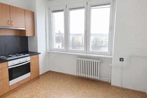 Prenájom bytu 1-izbový 41 m², Ruská, Praha Prenájom bytu 1-izbový 41 m², Ruská, Praha