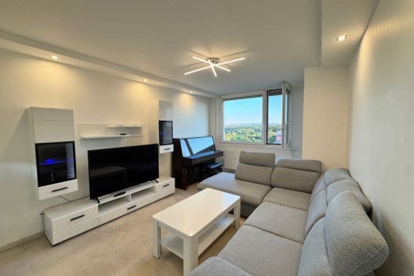 Prenájom bytu 3-izbový 65 m², Štichova, Praha Prenájom bytu 3-izbový 65 m², Štichova, Praha