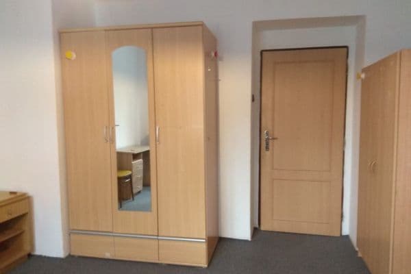 Prenájom bytu 3-izbový 54 m², Poděbradská, Praha Prenájom bytu 3-izbový 54 m², Poděbradská, Praha