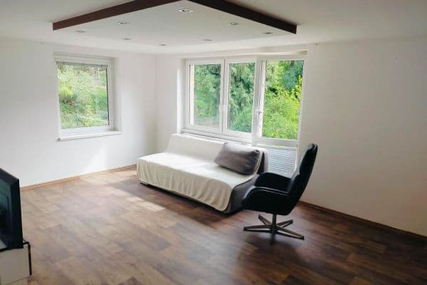 Prenájom bytu 3-izbový 100 m², SO POÚ Mělník Prenájom bytu 3-izbový 100 m², SO POÚ Mělník