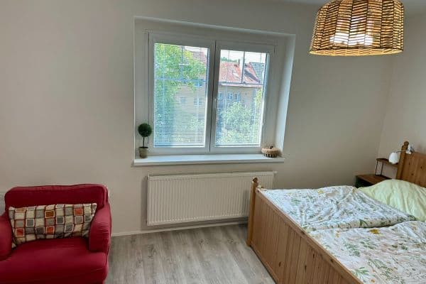 Prenájom bytu 1-izbový 50 m², Horoušanská, Praha Prenájom bytu 1-izbový 50 m², Horoušanská, Praha