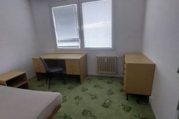 Prenájom bytu 4-izbový 80 m², Strážnická, Plzeň, Plzeňský kraj Prenájom bytu 4-izbový 80 m², Strážnická, Plzeň, Plzeňský kraj