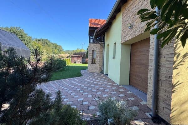 Prenájom domu 240 m², pozemok 923 m², Sousedská, Svinaře Prenájom domu 240 m², pozemok 923 m², Sousedská, Svinaře