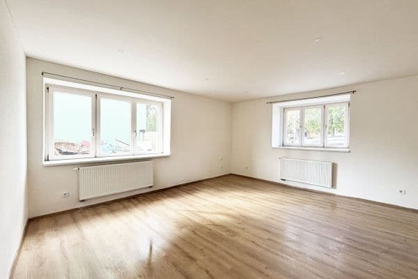 Prenájom bytu 3-izbový 67 m², Palackého náměstí, Dobrovice Prenájom bytu 3-izbový 67 m², Palackého náměstí, Dobrovice