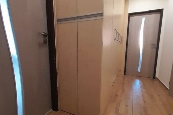 Prenájom bytu 3-izbový 71 m², Rákosníkova, Neveklov Prenájom bytu 3-izbový 71 m², Rákosníkova, Neveklov