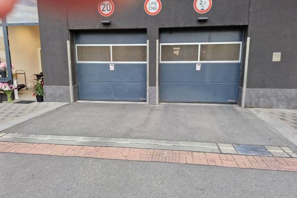 Prenájom garáže 13 m², Zvěřinova, Praha Prenájom garáže 13 m², Zvěřinova, Praha
