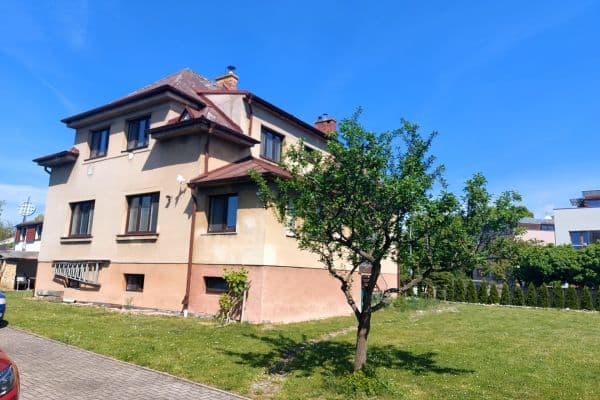 Prenájom bytu 2-izbový 66 m², Úprkova, Hradec Králové Prenájom bytu 2-izbový 66 m², Úprkova, Hradec Králové