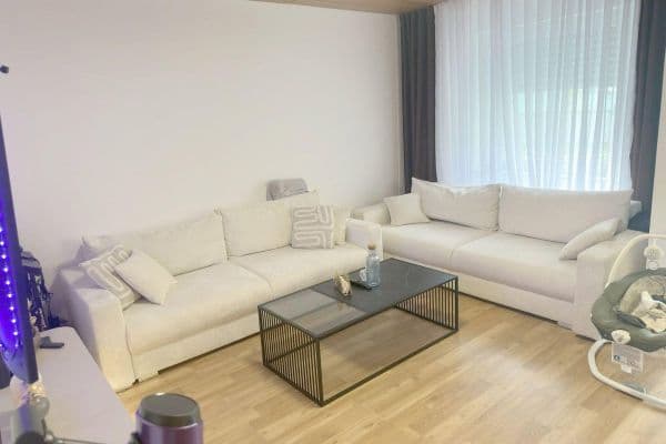 Prenájom bytu 3-izbový 68 m², Ulm, Bádensko-Wurttembersko Prenájom bytu 3-izbový 68 m², Ulm, Bádensko-Wurttembersko