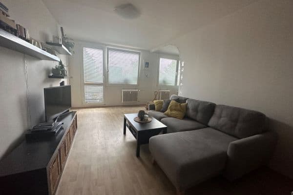 Prenájom bytu 3-izbový 70 m², Šluknovská, Praha Prenájom bytu 3-izbový 70 m², Šluknovská, Praha