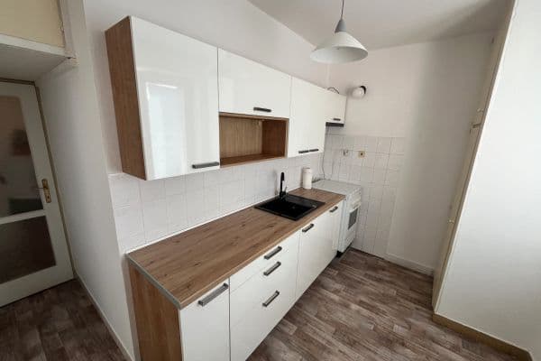 Prenájom bytu 2-izbový 56 m², třída SNP, Hradec Králové Prenájom bytu 2-izbový 56 m², třída SNP, Hradec Králové