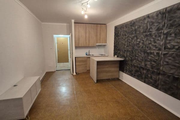 Prenájom bytu Garsoniéra 31 m², Křivoklátská, Praha Prenájom bytu Garsoniéra 31 m², Křivoklátská, Praha