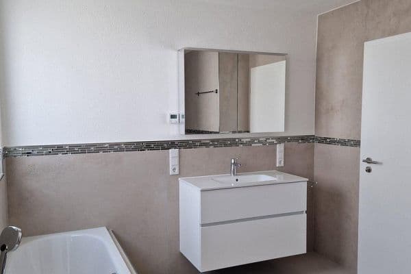 Prenájom bytu 3-izbový 89 m², Efeustr. 10, Karlsruhe Prenájom bytu 3-izbový 89 m², Efeustr. 10, Karlsruhe