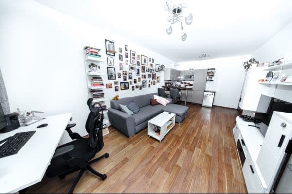 Prenájom bytu 2-izbový 50 m², Makedonská, Praha Prenájom bytu 2-izbový 50 m², Makedonská, Praha