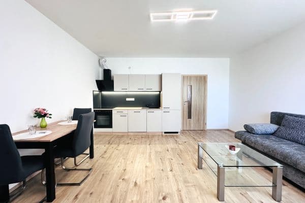 Predaj bytu 1-izbový 34 m², Jaroslava Holečka, Kladno Predaj bytu 1-izbový 34 m², Jaroslava Holečka, Kladno