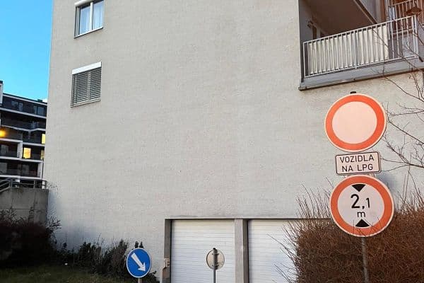 Prenájom garáže 13 m², Počernická, Praha Prenájom garáže 13 m², Počernická, Praha