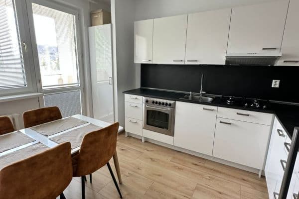 Prenájom bytu 3-izbový 70 m², Ľudovíta Fullu, Karlova Ves Prenájom bytu 3-izbový 70 m², Ľudovíta Fullu, Karlova Ves