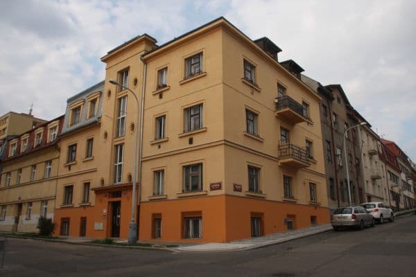 Prenájom bytu 1-izbový 40 m², Cetyňská, Praha Prenájom bytu 1-izbový 40 m², Cetyňská, Praha