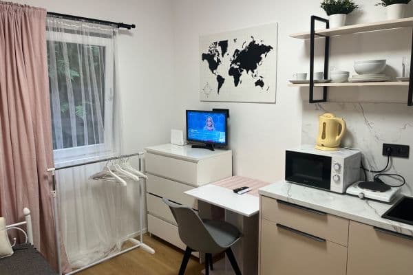 Prenájom bytu 1-izbový 15 m², Plzeňská, Praha Prenájom bytu 1-izbový 15 m², Plzeňská, Praha