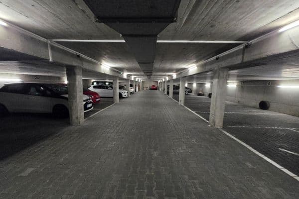 Prenájom garáže 13 m², Ruská, Praha Prenájom garáže 13 m², Ruská, Praha