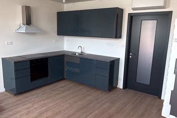 Prenájom bytu 5-izbový 165 m², Chodská, Praha Prenájom bytu 5-izbový 165 m², Chodská, Praha