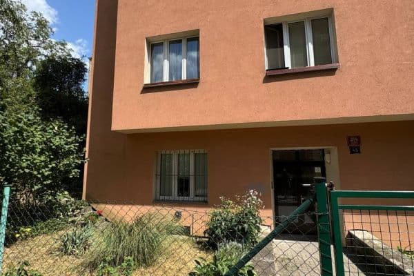 Predaj bytu 1-izbový 38 m², 28. pluku, Praha Predaj bytu 1-izbový 38 m², 28. pluku, Praha