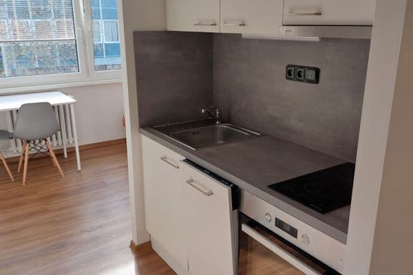 Prenájom bytu 2-izbový 36 m², Truhlářská, Hradec Králové Prenájom bytu 2-izbový 36 m², Truhlářská, Hradec Králové