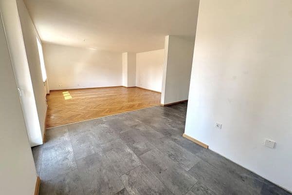Prenájom bytu 3-izbový 100 m², Levi-Strauss Straße 9, Kitzingen, Bavorsko Prenájom bytu 3-izbový 100 m², Levi-Strauss Straße 9, Kitzingen, Bavorsko