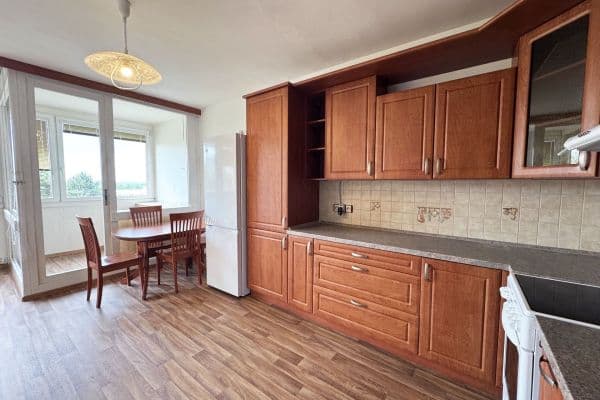 Prenájom bytu 3-izbový 72 m², Hlivická, Praha Prenájom bytu 3-izbový 72 m², Hlivická, Praha