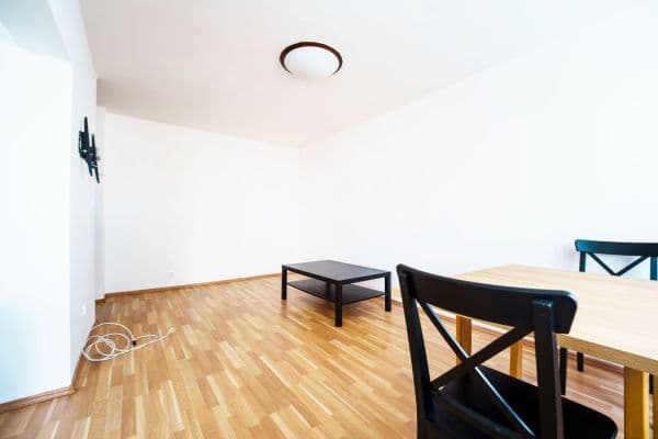 Prenájom bytu 3-izbový 68 m², Mírová, Milovice Prenájom bytu 3-izbový 68 m², Mírová, Milovice