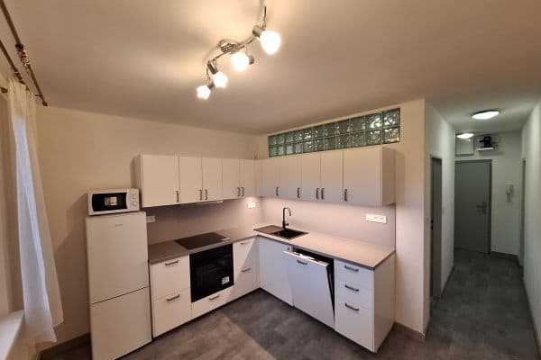 Prenájom bytu 2-izbový 51 m², Krymská, Karlovy Vary Prenájom bytu 2-izbový 51 m², Krymská, Karlovy Vary
