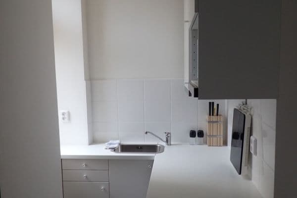 Prenájom bytu 1-izbový 17 m², Křížová, Praha Prenájom bytu 1-izbový 17 m², Křížová, Praha