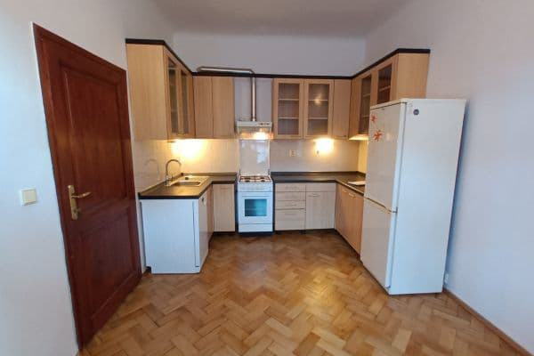 Prenájom bytu 2-izbový 55 m², Roháčova, Praha Prenájom bytu 2-izbový 55 m², Roháčova, Praha
