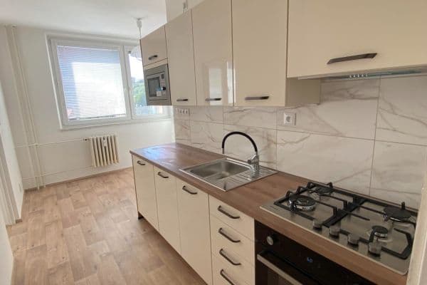Prenájom bytu 3-izbový 68 m², Kúty, Zlín Prenájom bytu 3-izbový 68 m², Kúty, Zlín