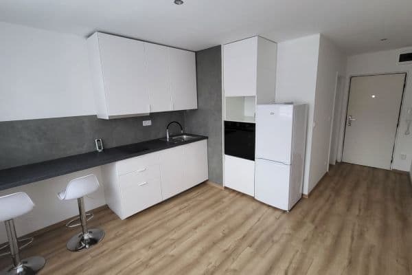 Prenájom bytu 2-izbový 37 m², Kryblická, Trutnov, Královéhradecký kraj Prenájom bytu 2-izbový 37 m², Kryblická, Trutnov, Královéhradecký kraj