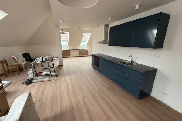Prenájom bytu 2-izbový 100 m², Chodská, Praha Prenájom bytu 2-izbový 100 m², Chodská, Praha