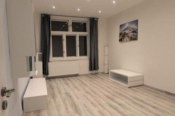 Prenájom bytu 2-izbový 59 m², Jaurisova, Praha Prenájom bytu 2-izbový 59 m², Jaurisova, Praha