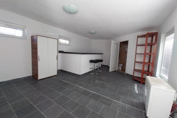 Prenájom nebytového priestoru 69 m², Slivenecká, Praha Prenájom nebytového priestoru 69 m², Slivenecká, Praha
