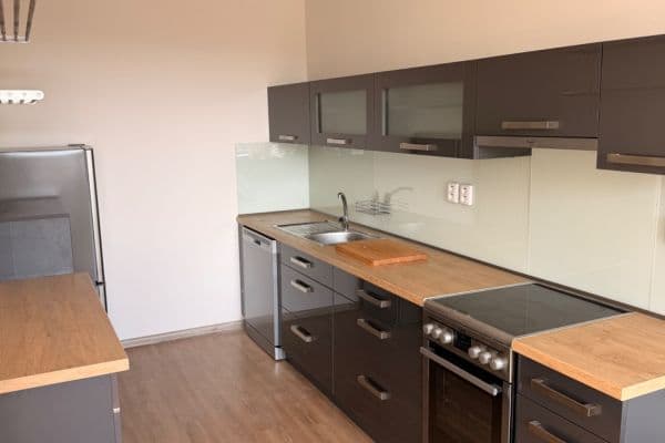 Prenájom bytu 4-izbový 100 m², Bochovská, Praha Prenájom bytu 4-izbový 100 m², Bochovská, Praha