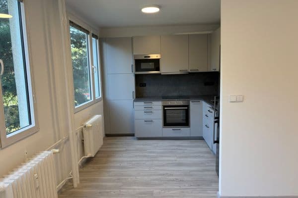 Prenájom bytu 3-izbový 62 m², Křenická, Praha Prenájom bytu 3-izbový 62 m², Křenická, Praha