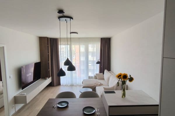 Prenájom bytu 2-izbový 55 m², Poděbradská, Praha Prenájom bytu 2-izbový 55 m², Poděbradská, Praha