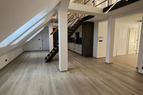 Prenájom bytu 3-izbový 160 m², Husitská, Praha Prenájom bytu 3-izbový 160 m², Husitská, Praha