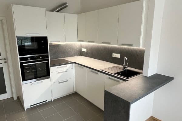 Prenájom bytu 2-izbový 67 m², Patočkova, Praha Prenájom bytu 2-izbový 67 m², Patočkova, Praha