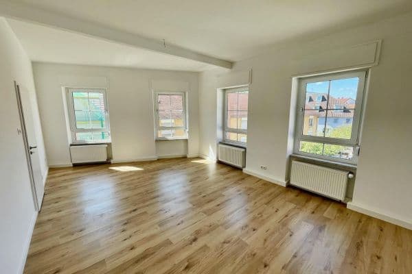 Prenájom bytu 4-izbový 116 m², Landau Prenájom bytu 4-izbový 116 m², Landau