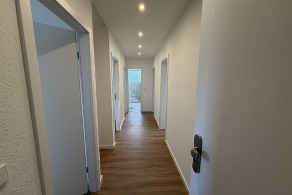 Prenájom bytu 4-izbový 80 m², Schiefersteinstraße 1, Wiesbaden, Hesensko Prenájom bytu 4-izbový 80 m², Schiefersteinstraße 1, Wiesbaden, Hesensko