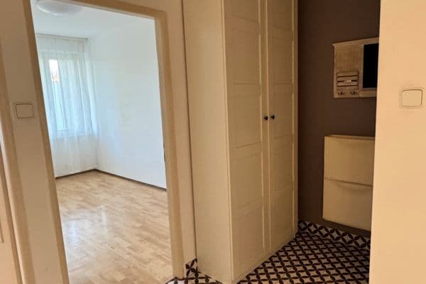 Prenájom bytu 2-izbový 43 m², Evropská, Praha Prenájom bytu 2-izbový 43 m², Evropská, Praha