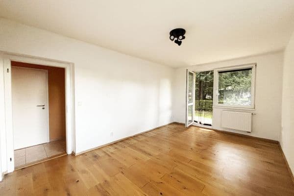 Prenájom bytu 3-izbový 80 m², Semice Prenájom bytu 3-izbový 80 m², Semice