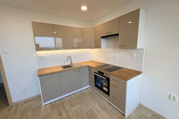 Prenájom bytu 2-izbový 40 m², Kutnohorská, Česká Lípa, Liberecký kraj Prenájom bytu 2-izbový 40 m², Kutnohorská, Česká Lípa, Liberecký kraj