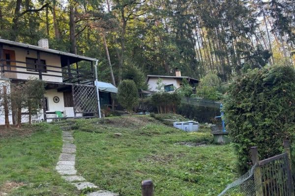 Predaj rekreačného objektu 17 m², pozemok 389 m², Benešov Predaj rekreačného objektu 17 m², pozemok 389 m², Benešov