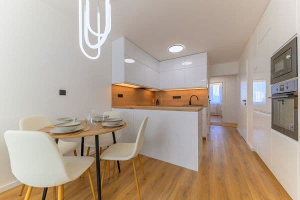 Prenájom bytu 4-izbový 64 m², Křejpského, Praha Prenájom bytu 4-izbový 64 m², Křejpského, Praha